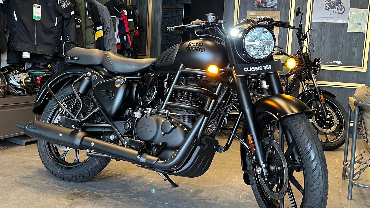 Royal Enfield Classic bike is here to end the Bobber game. You will get 48Kmpl mileage with 350cc engine, but at a low price