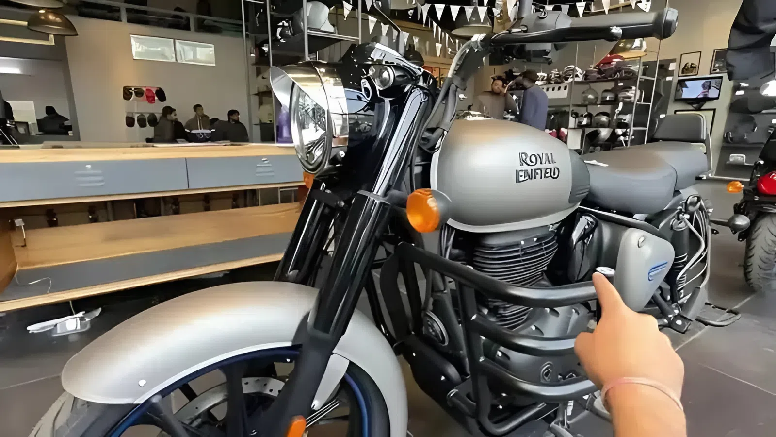 New Classic 350 2025: A Blend of Tradition, Technology, and Touring Comfort